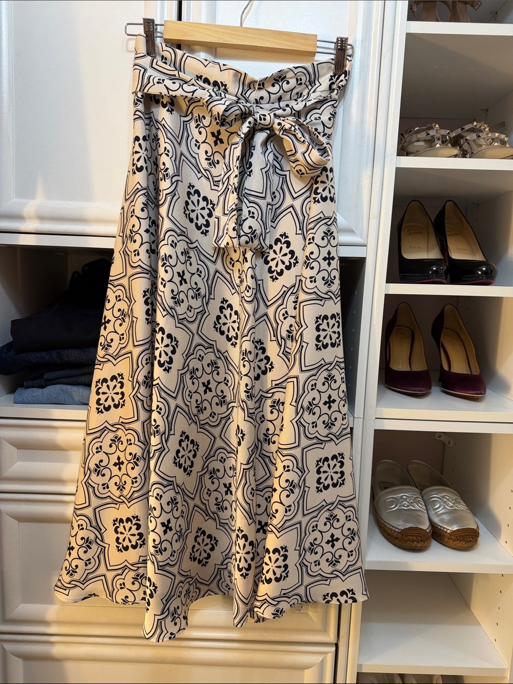 Ann Taylor Cream Maxi Skirt with navy Tile Motif